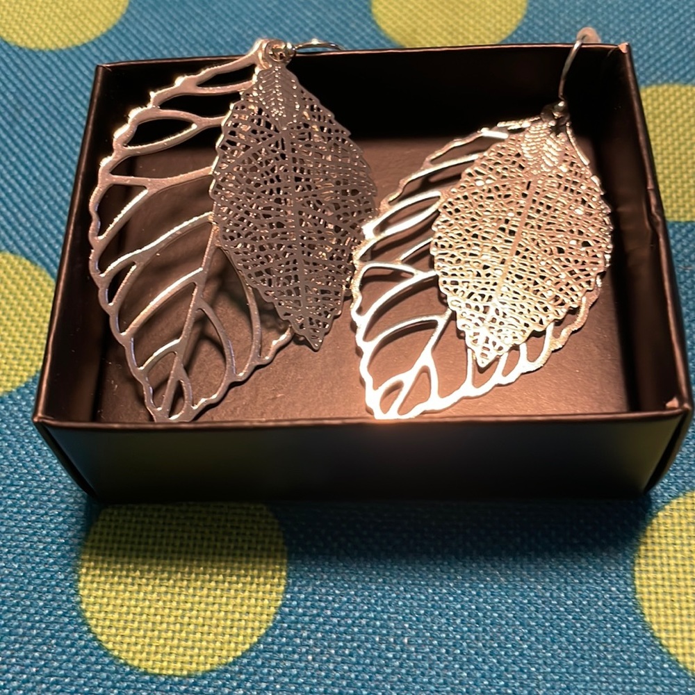 Avon layered in leaves silvertone earrings.